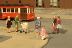 Bachmann Strolling People - O Scale