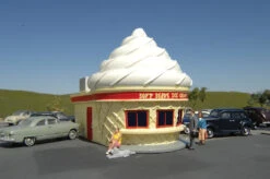 Bachmann Ice Cream Stand - Roadside U.S.A® Building (N Scale)