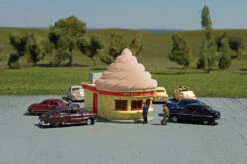 Bachmann Ice Cream Stand - Chocolate Roadside U.S.A® Building (N)