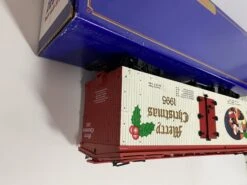 1995 Christmas Reefer (USA Trains R-13013) -ModelToysWorld USA13013 02