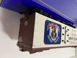 Samual Adams Beer Reefer (USA Trains 1671) -ModelToysWorld USA1671 02